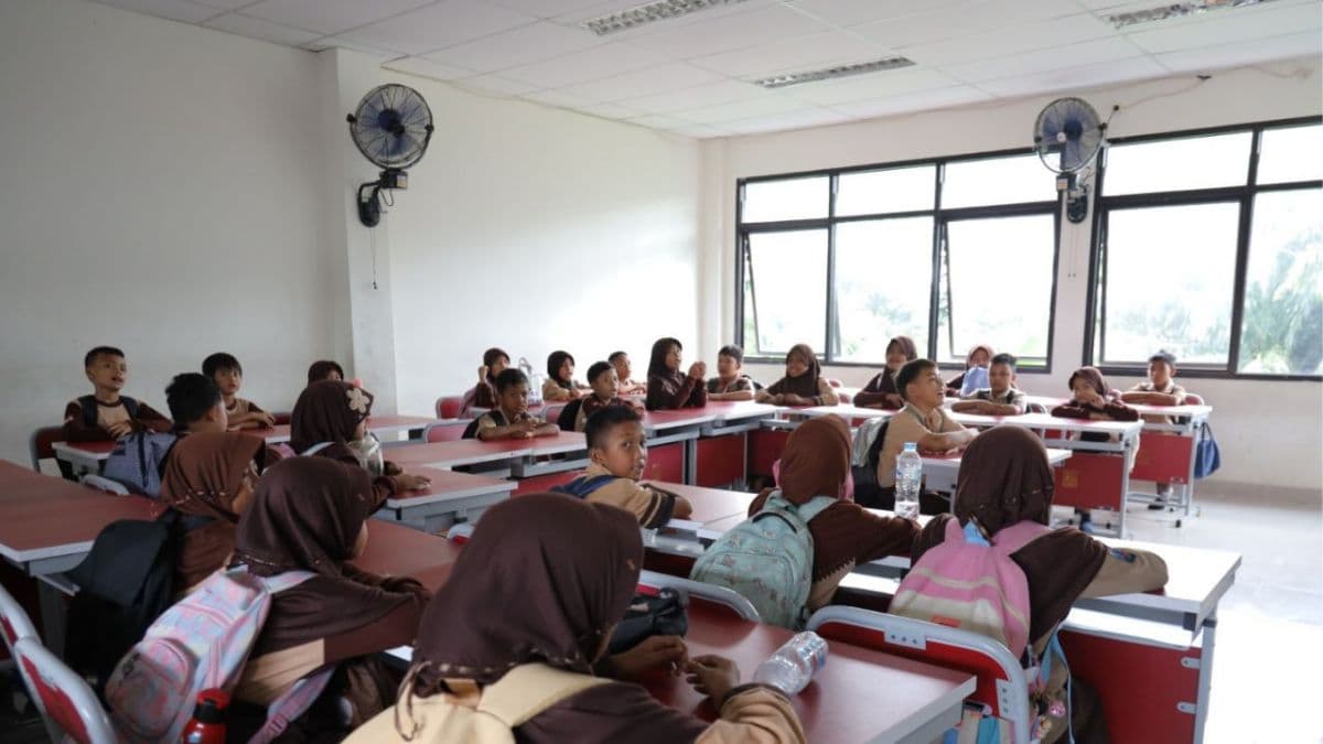 Cerita Guru di Tangsel, Dulu Sekolahnya Usang Kini Jadi Modern
