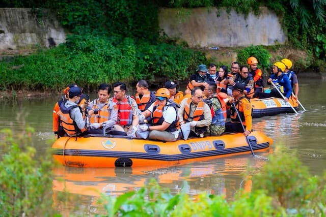 Susuri Kali Jaletreng, Pilar Tabur Karbon Aktif Atasi Pencemaran Imbas Kebakaran