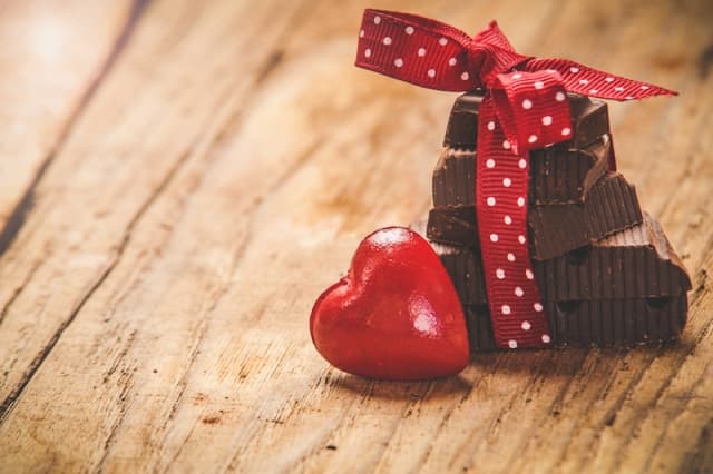 5 Kado Ini Sebaiknya Tidak Diberikan Sebagai Hadiah Valentine, Dijamin Bikin Ilfeel