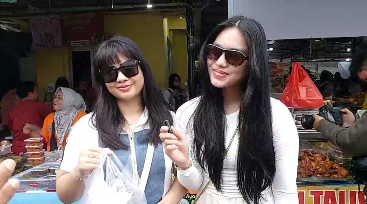 War Takjil! Dua Wanita Cantik Ini Rela Jalan Kaki dari Sudirman ke Benhil