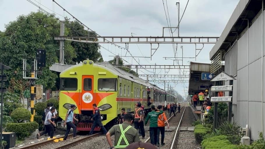 Kereta Bandara yang Tabrak Truk di TangerangBerhasil Dievakuasi