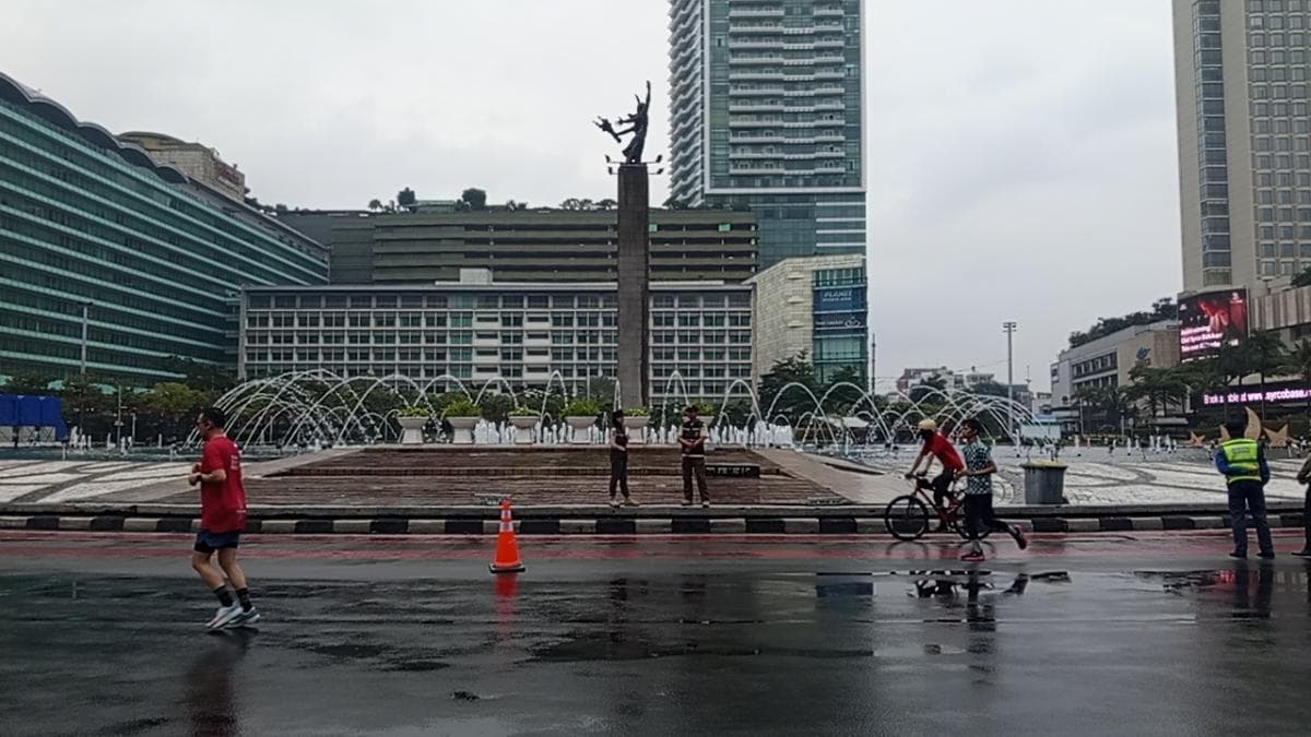 Gerimis Warnai CFD Pertama Ramadhan, Kawasan Bundaran HI–Thamrin Lebih Lengang