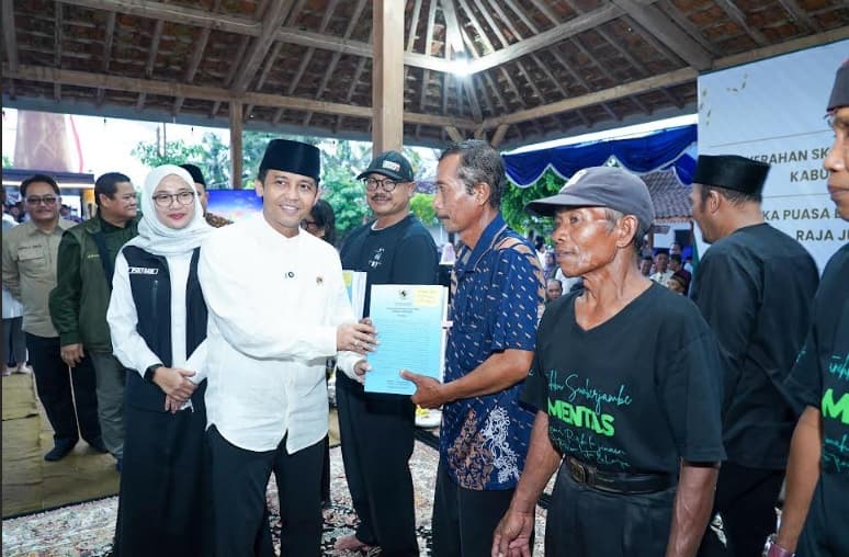 Pemerintah Serahkan 160 Hektar Tanah untuk Dikelola Masyarakat Banyuwangi