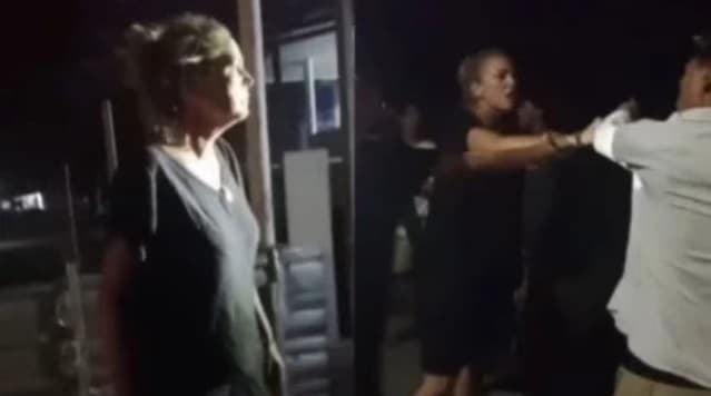 Viral Bule Cantik Ngamuk Dengar Tadarusan, MUI: Jaga Kearifan Lokal!