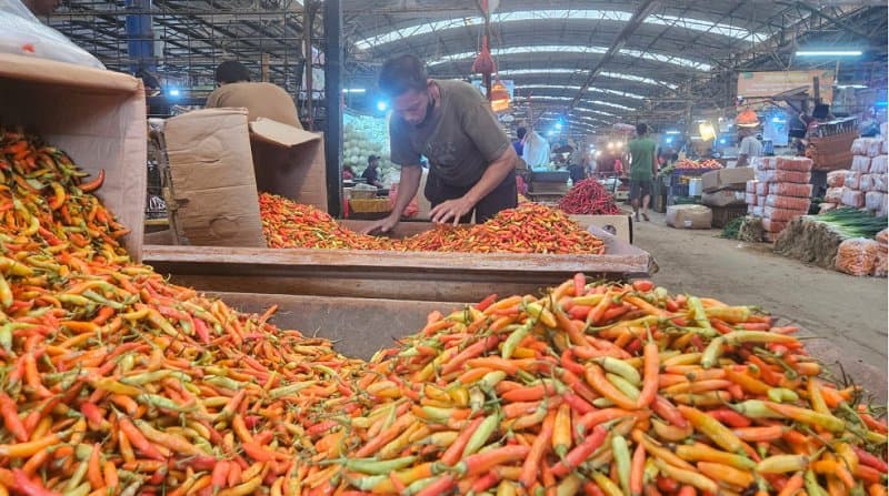 Stabilkan Harga, Kementan Guyur 1,7 Ton Cabai Rawit Merah ke Pasar Induk Kramat Jati