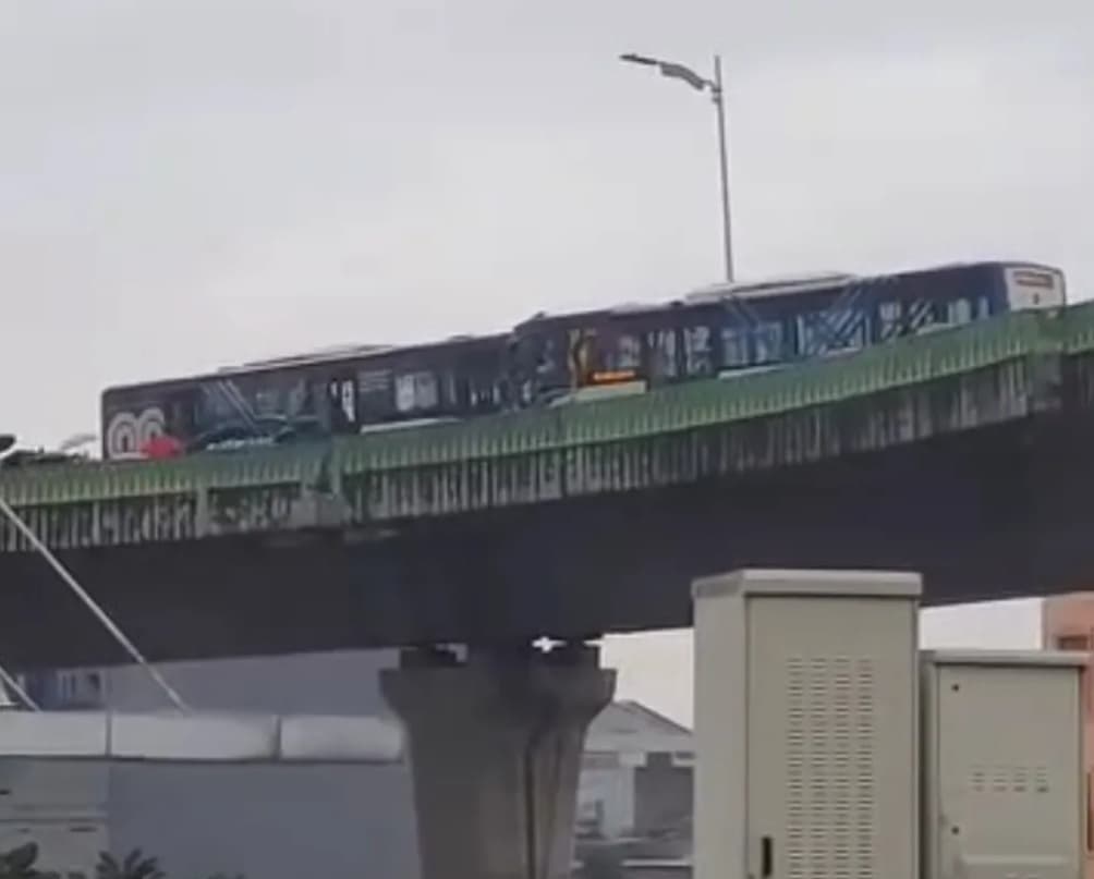 Dua Bus Transjakarta Adu Banteng di Jalur Langit, 23 Penumpang Jadi Korban