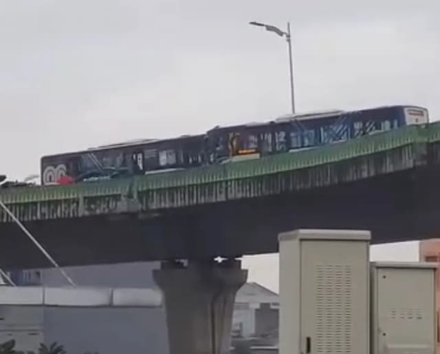 Dua Bus Transjakarta Adu Banteng di Jalur Langit, 23 Penumpang Jadi Korban