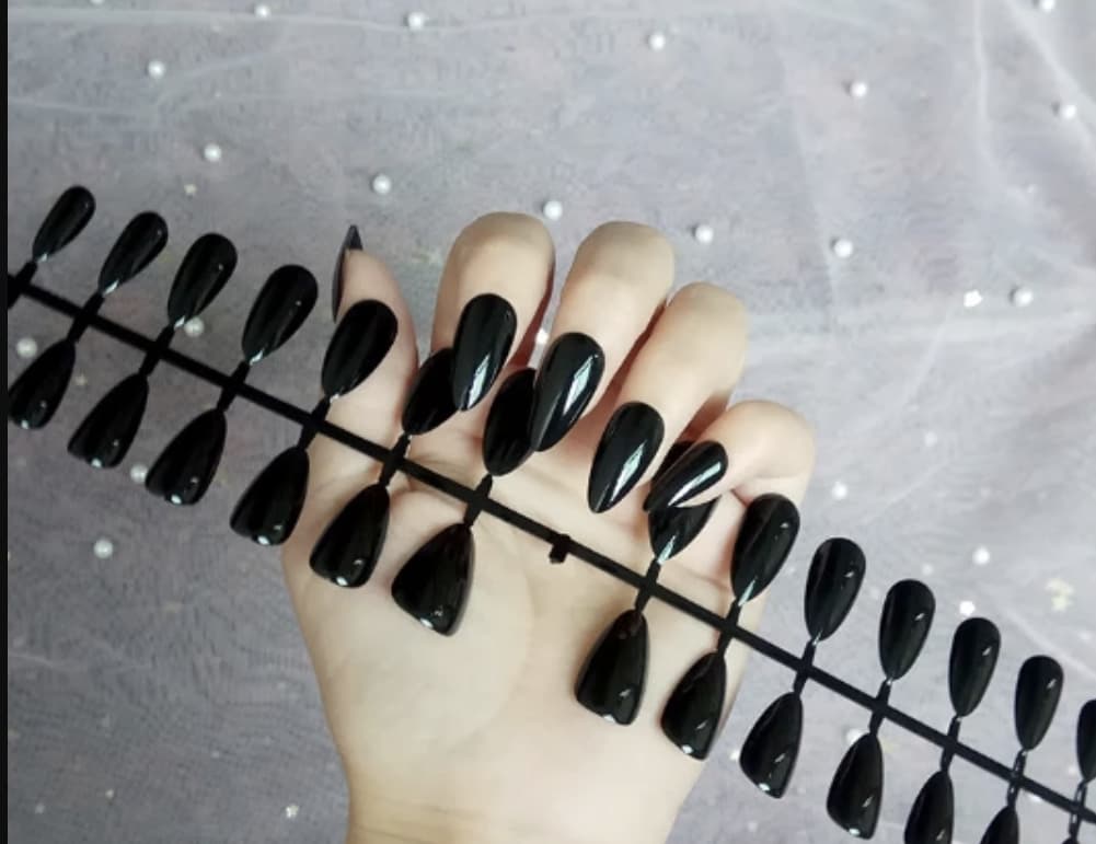 Apakah Boleh Memakai Kuku Palsu Selama Puasa Ramadan?