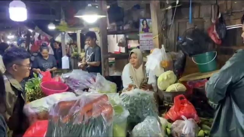 Harga Pangan Naik Tinggi pada Ramadhan, Pedagang: Omzet Anjlok!