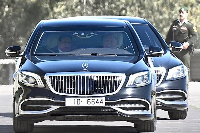 Persahabatan Dua Pemimpin! Momen Raja Abdullah II Sopiri Prabowo ke Bandara