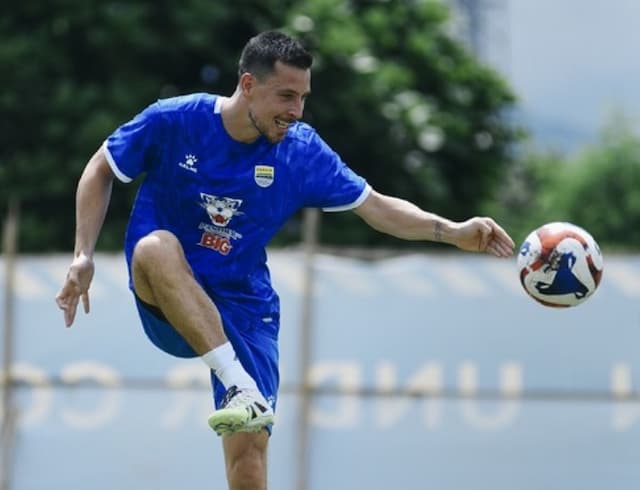 Persib Bandung Tanpa Bojan Hodak dan Thom Haye saat Jamu Madura United di GBLA