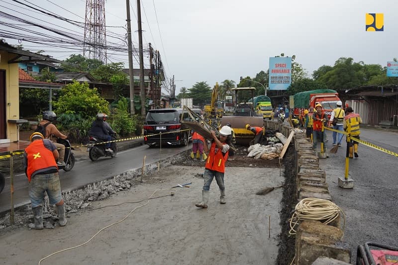 Menteri PU Sebut Ada 1.463 Lubang di Jalan Parung-Cilodong