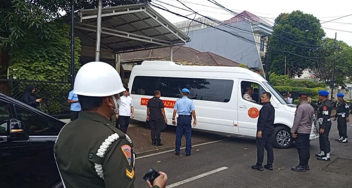 Jenazah Wapres Ke-6 RI Try Sutrisno Tiba di Rumah Duka