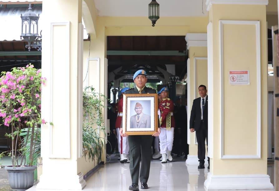 Detik-Detik Jenazah Try Sutrisno Dibawa dari Rumah Duka dan Dishalatkan di Masjid Sunda Kelapa