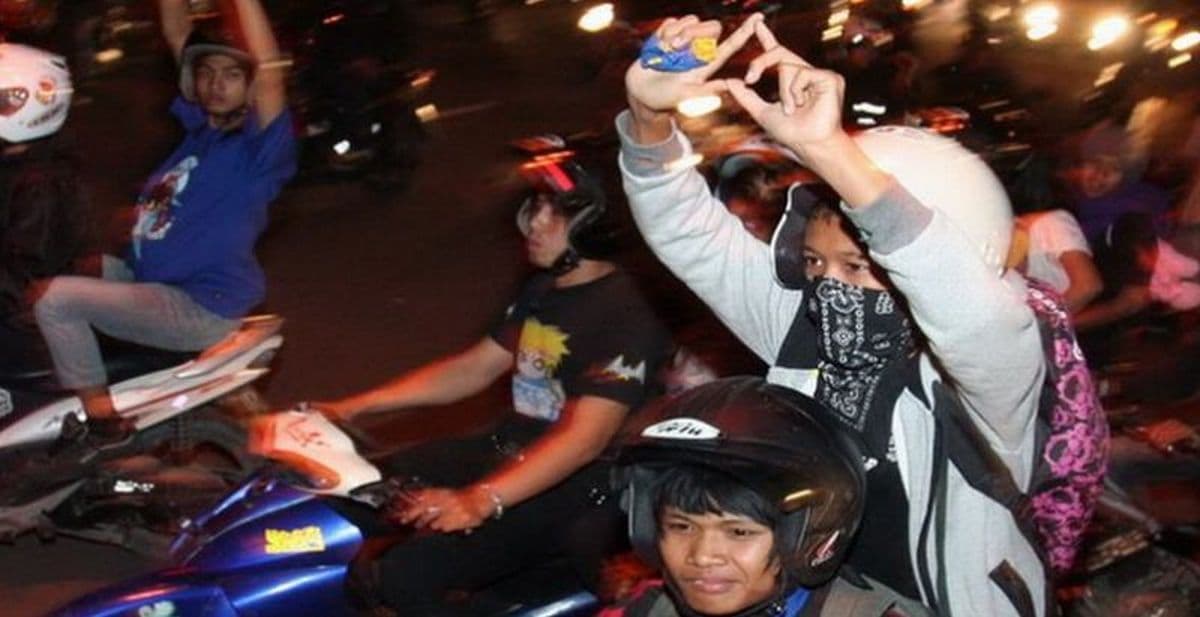 Gerombolan Pemotor Nekat Lawan Arah di Cakung Jaktim