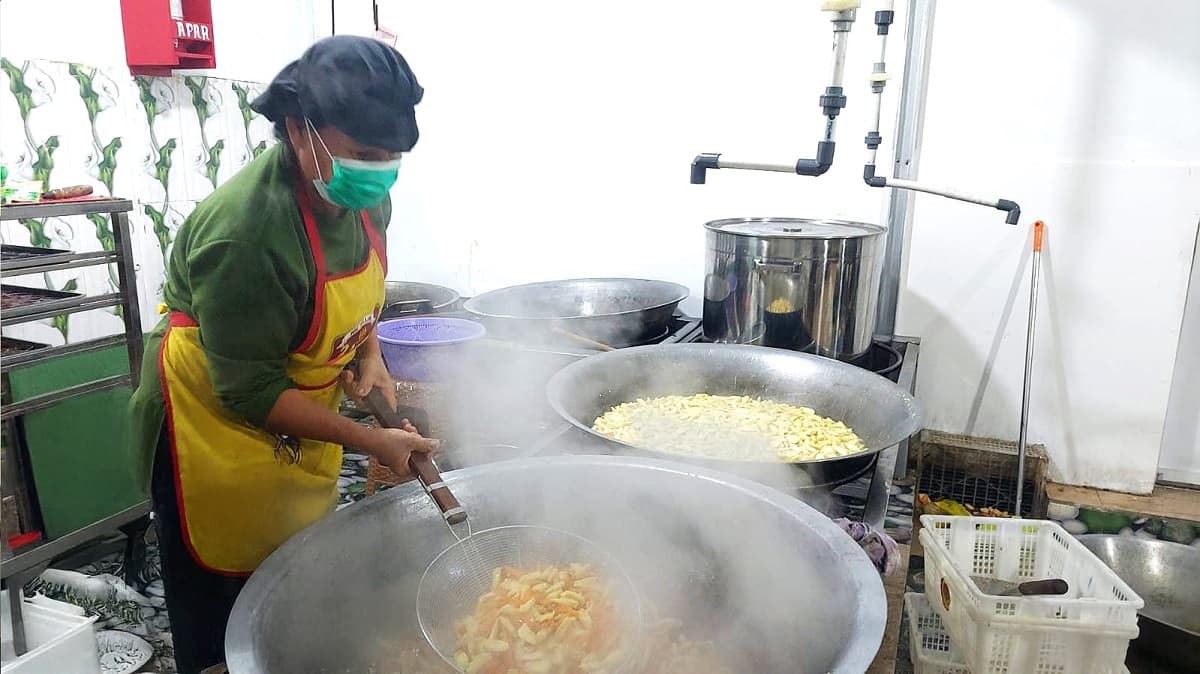 MBG Disorot Fitch, Airlangga: Ini Investasi, Banyak Negara Melakukan Hal Serupa