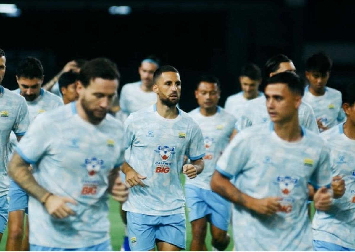 Berkah Ramadhan: Persib Bandung Salurkan Bantuan bagi Korban Longsor di Cisarua