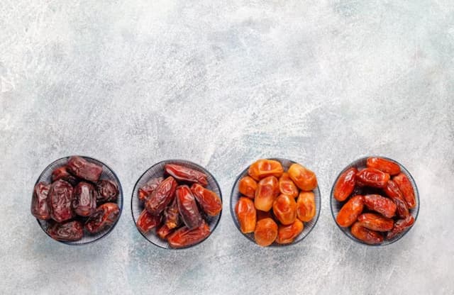 Makanan yang Sebaiknya Tidak Dikonsumsi Bersamaan dengan Kurma