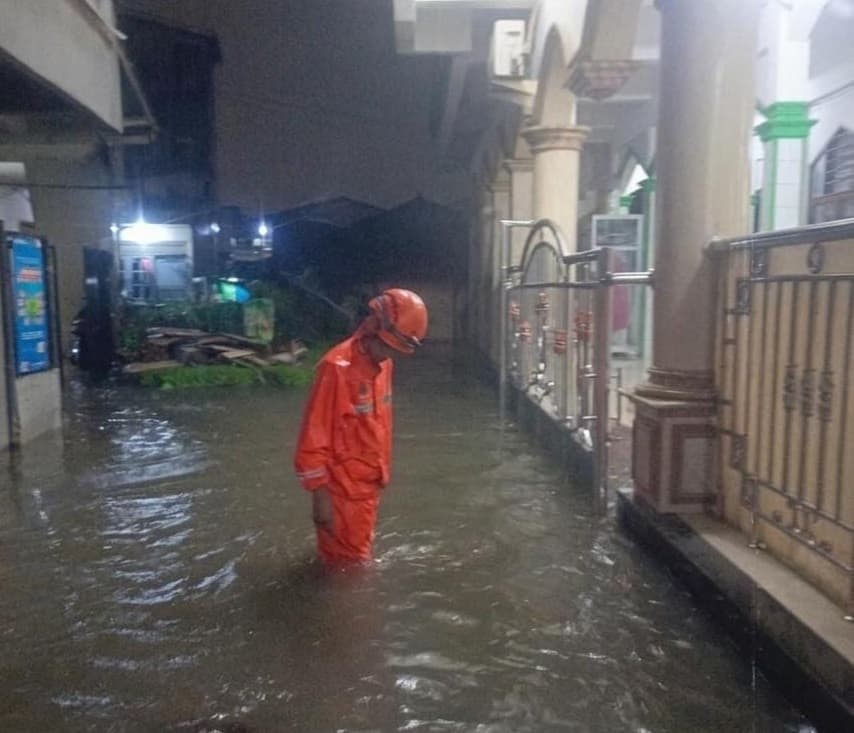 Hujan Guyur Jakarta sejak Semalam, 38 RT dan 13 Jalan Banjir