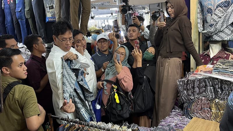 Purbaya Tinjau Pasar Tanah Abang, Cek Kondisi Pedagang UMKM