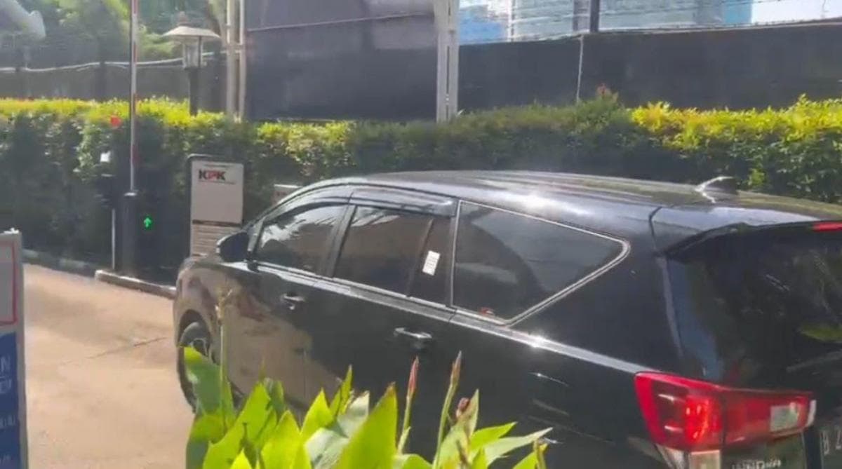 Bupati Rejang Lebong Fikri Thobari Tiba di KPK Usai Terjaring OTT KPK