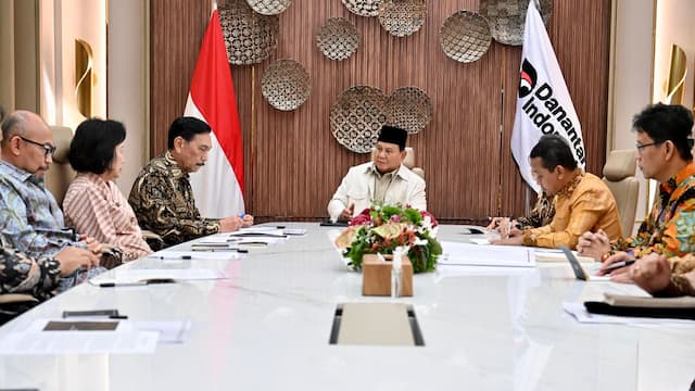 Prabowo&ndash;Luhut Pantau Harga Minyak dan Pastikan APBN Tetap Terkendali