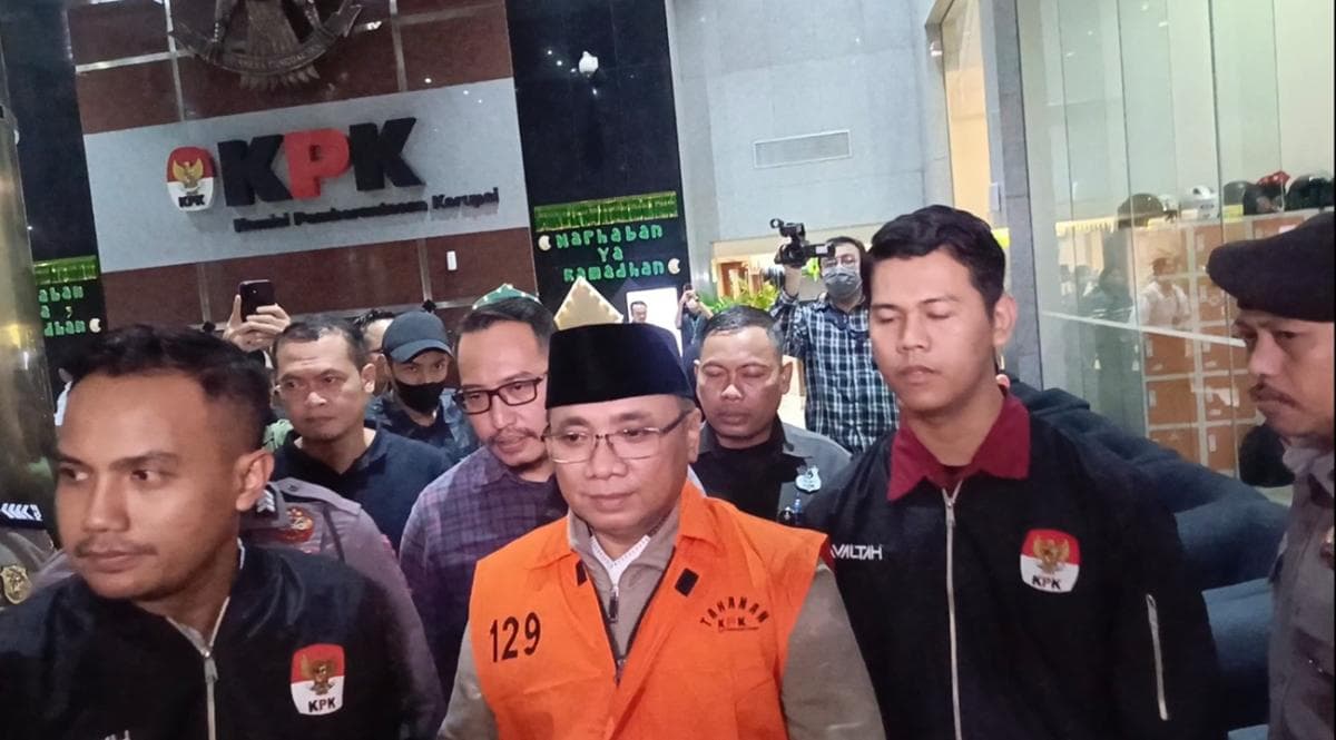 Penampakan Yaqut Pakai Rompi Oranye KPK Usai Diperiksa sebagai Tersangka Korupsi Kuota Haji
