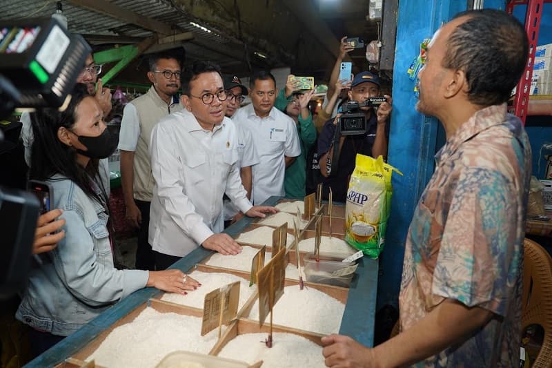 Sidak ke Pasar, Mendag Pastikan Harga Kebutuhan Pokok Stabil