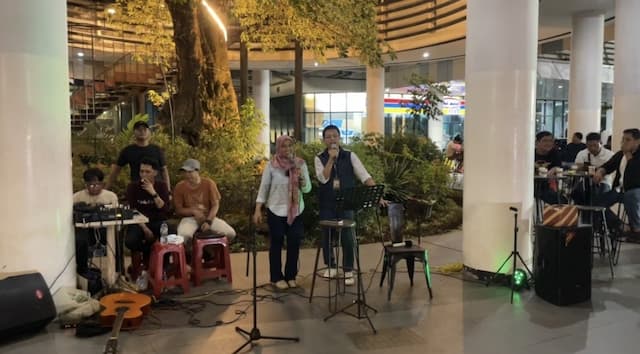 Hiburan Pemudik di Pelabuhan Merak, Bisa Request Lagu hingga Karaoke Langsung