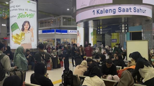 Stasiun Gambir Padat di Puncak Arus Mudik Lebaran