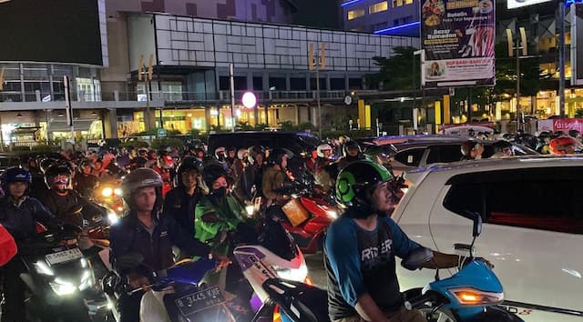 Puncak Arus Mudik, Kalimalang Dipadati Kendaraan Malam Ini