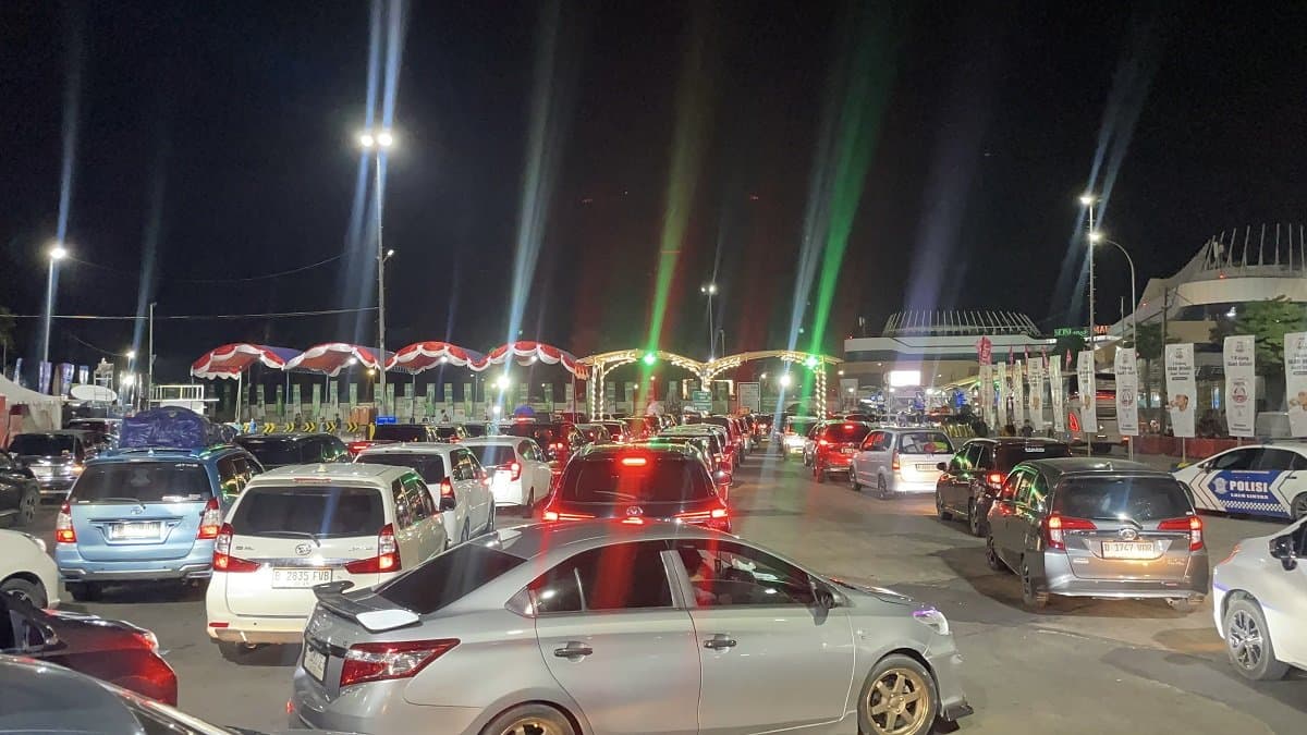Puncak Arus Mudik, 124 Ribu Penumpang dan 19 Ribu Kendaraan Menyeberang dari Pelabuhan Merak