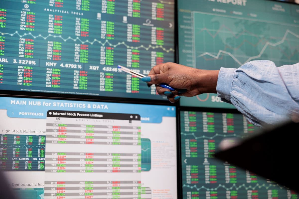 Wall Street Turun, Investor Cemas Lonjakan Harga Minyak Picu Inflasi