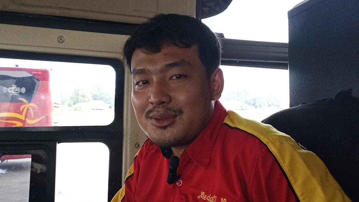 Kisah Sopir Bus Cirebon-Malang Rela Tak Pulang Kampung demi Antar Pemudik