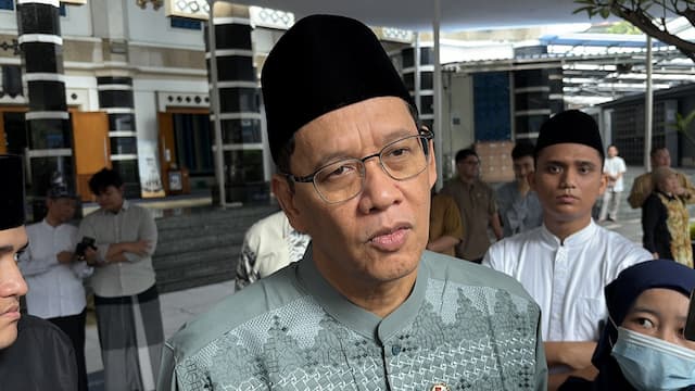 Gaya Lebaran Purbaya: Baju Koko Tanah Abang Hasil Tawar Rp125 Ribu