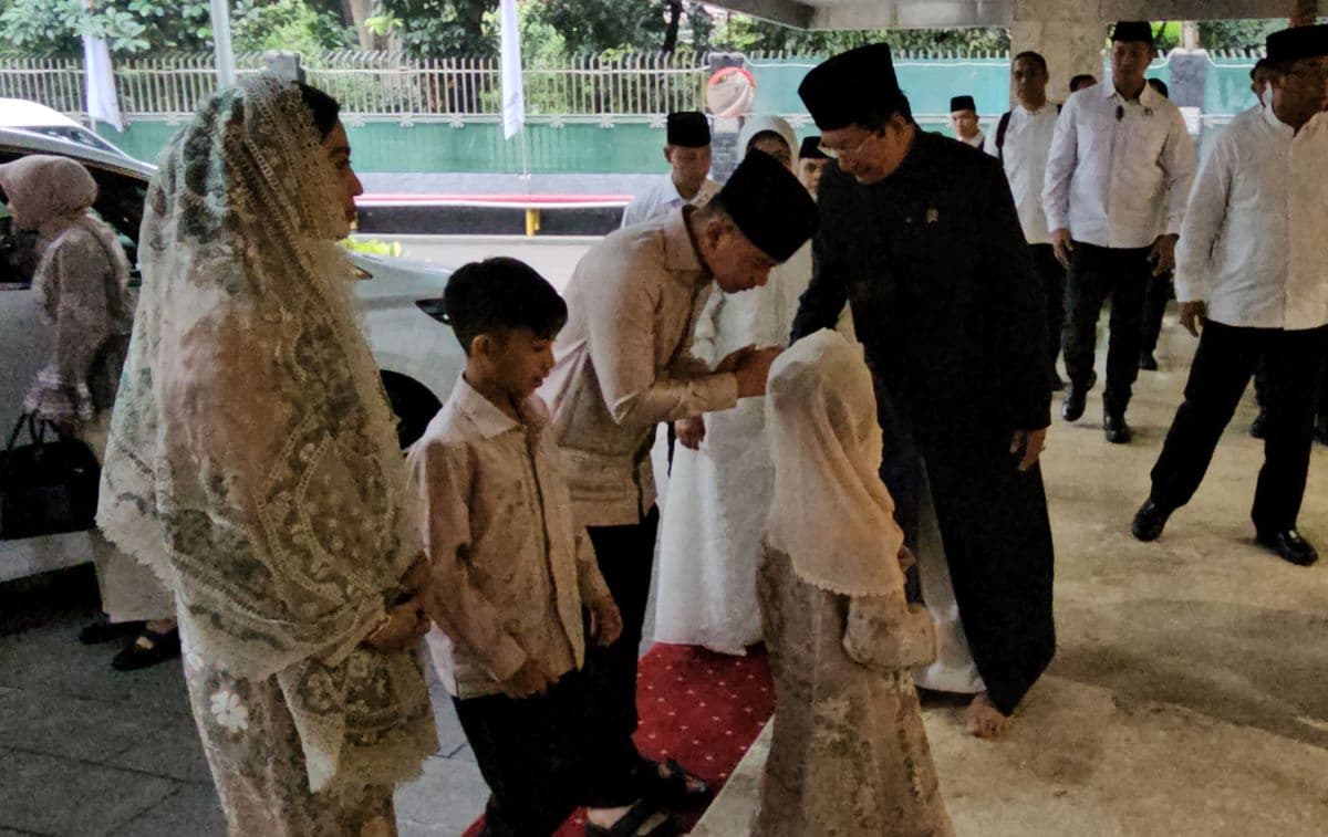 Wapres Gibran Bersama Keluarga Tiba di Masjid Istiqlal untuk Sholat Id