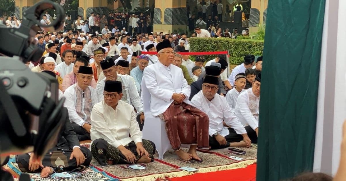 Pramono-Rano Sholat Id Bersama Ma&rsquo;ruf Amin di Balai Kota