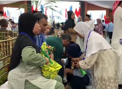 Istana Open House, Warga Nikmati Opor, Siomay hingga Es Teler