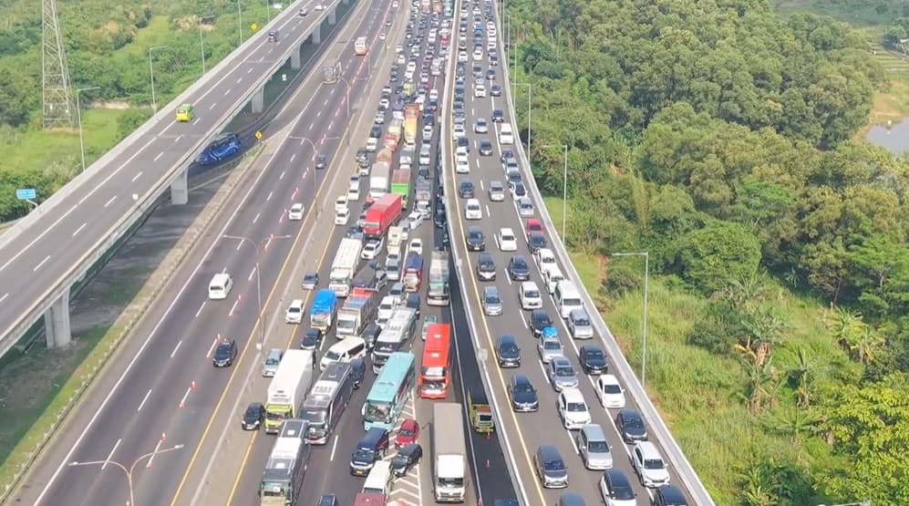 H+2 Lebaran, Jalan Layang MBZ dan Tol Japek Arah Cikampek Macet Pagi Ini