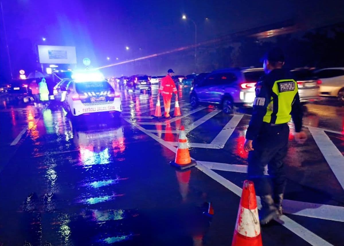 Banjir di Tol Jagorawi Arah Jakarta saat Lebaran, Ini Penyebabnya!