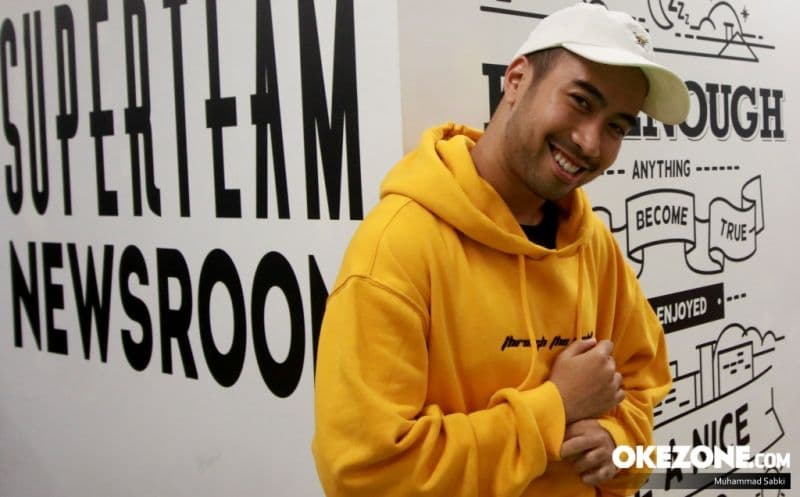 Ada Anggrek Putih Misterius di Makam Vidi Aldiano, Harry Kiss: Gak Tahu Siapa Pengirimnya Ada Anggrek Putih Misterius di Makam Vidi Aldiano, Harry Kiss: Gak Tahu Siapa Pengirimnya