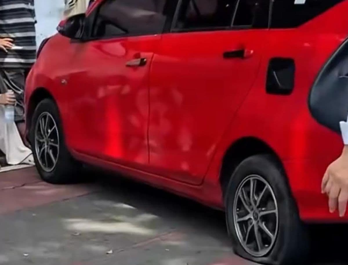 Parkir Sembarangan, Puluhan Mobil Dikempesi di Sekitar Monas