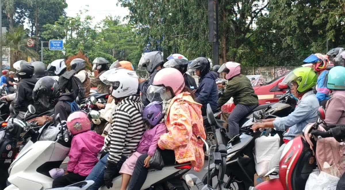 Arus Balik, Pemudik Motor Arah Jakarta Mulai Terlihat di Jalur Pantura Cirebon
