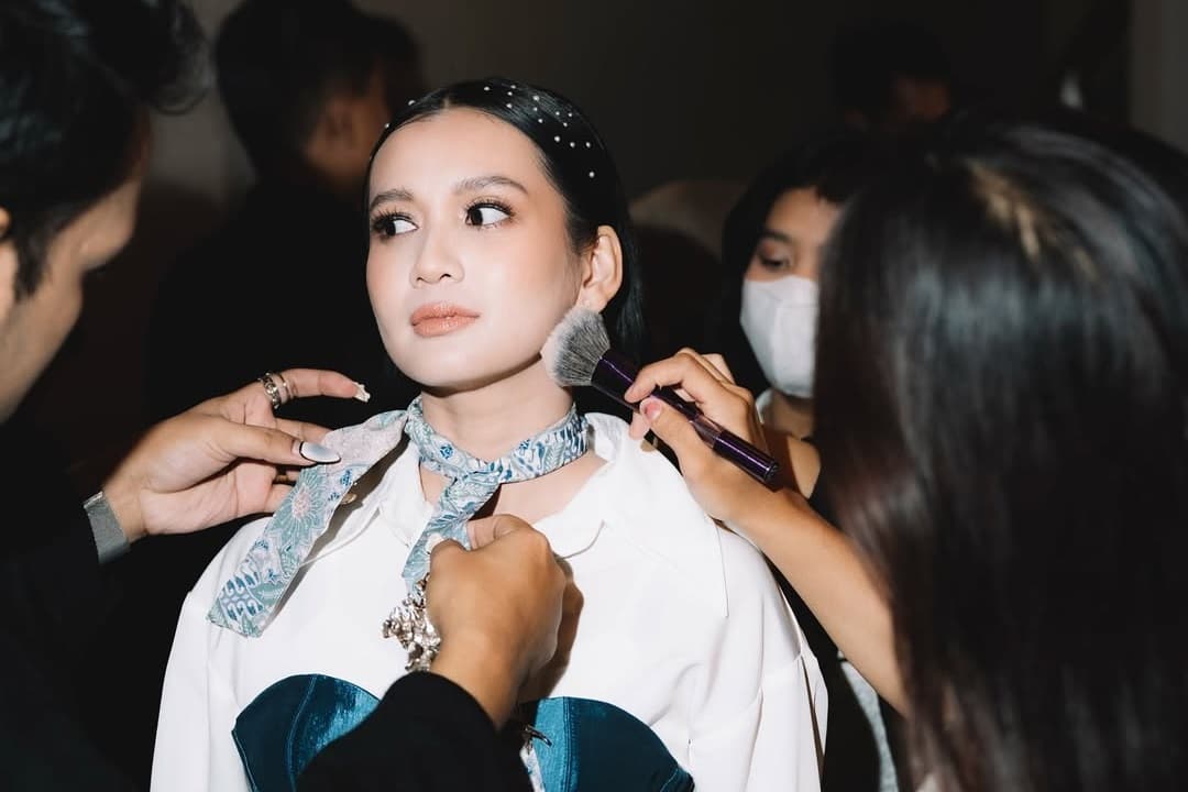 Alasan Dea Imut Belum Menikah: Fokus Kerja demi Biayai Kuliah Saudara