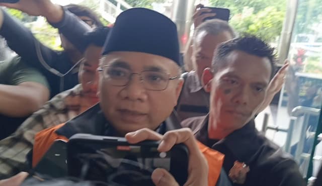 Cerita Gus Yaqut Usai Tahanan Rumah: Alhamdulillah Bisa Sungkem ke Ibu
