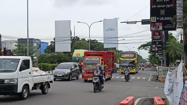 Dilarang Lewat Tol saat Arus Balik, Truk dan Bus Padati Jalur Pantura Cirebon