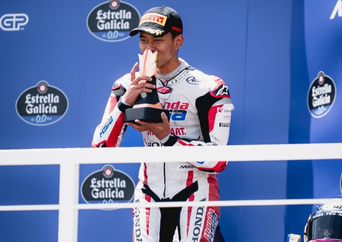 Penyebab Pembalap Indonesia Veda Ega Sembunyi saat Perayaan Sampanye di Podium Moto3 Brasil 2026