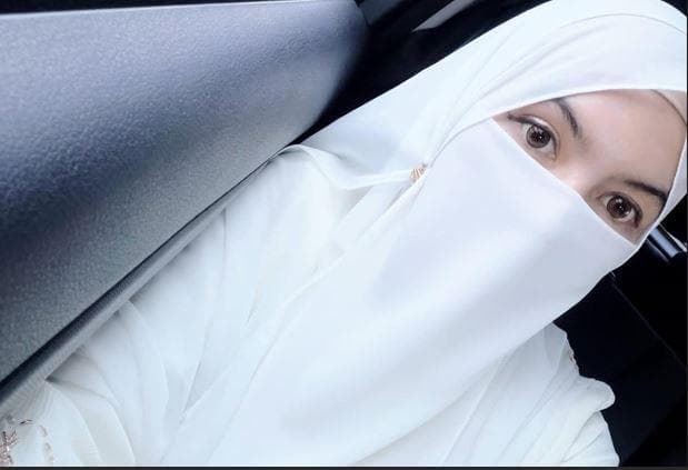 Damai dengan Masa Lalu, Wardatina Mawa Kenakan Baju Akad Nikah di Sidang Cerai