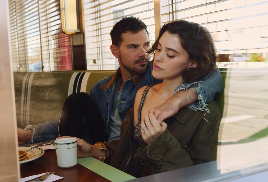 4 Tahun Menanti, Taylor Lautner Umumkan Kehamilan Pertama Sang Istri