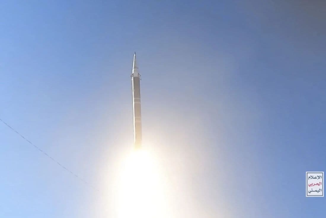 Perang Makin Panas, Houthi Lancarkan Serangan Rudal Balistik ke Israel Perang Makin Panas, Houthi Lancarkan Serangan Rudal Balistik ke Israel